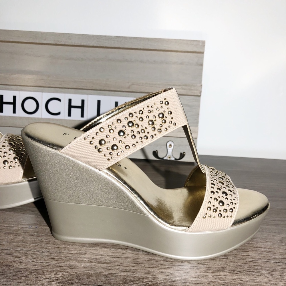 Nude wedges
